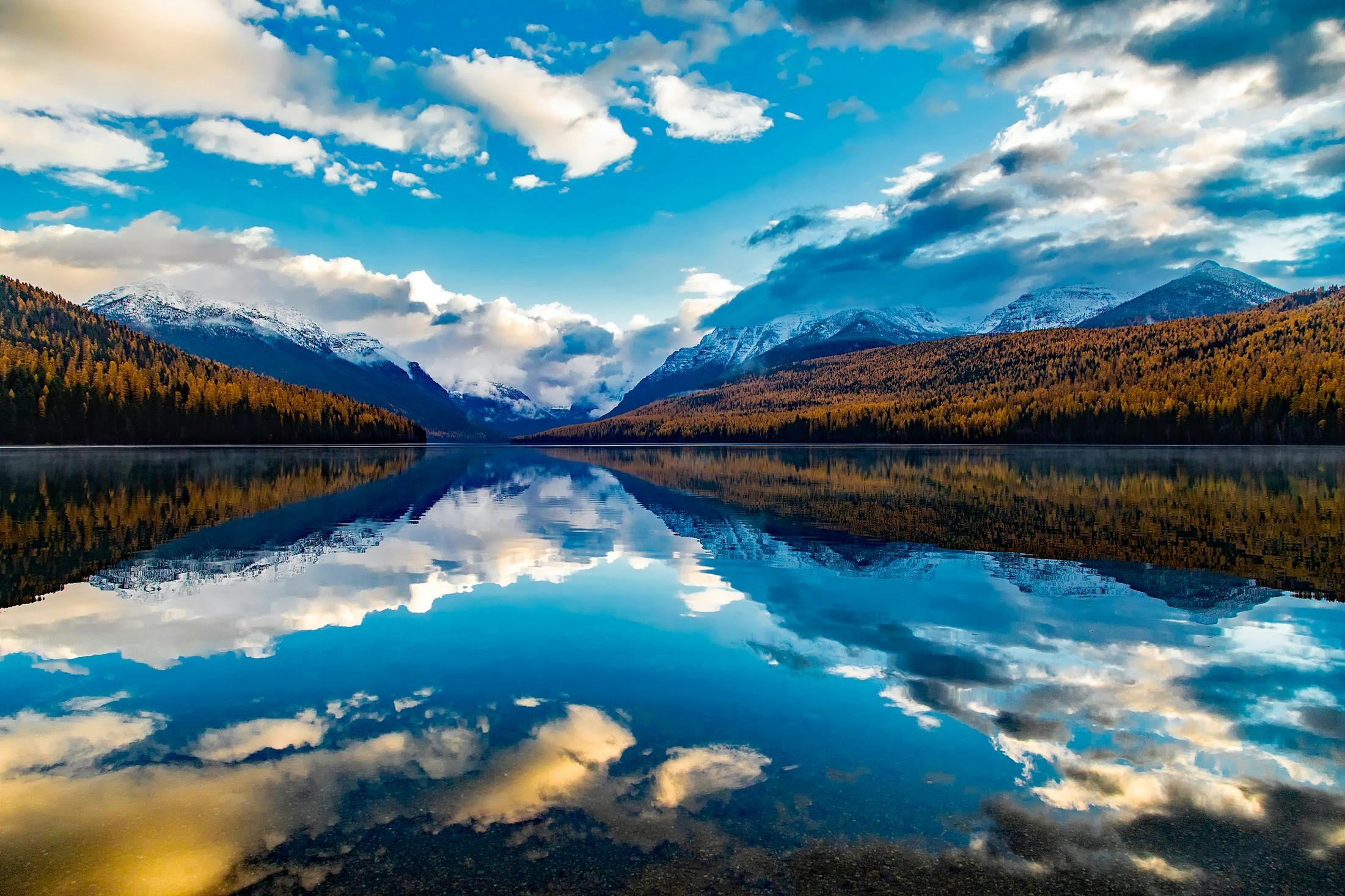 Beautiful mountain range and lake in Montana